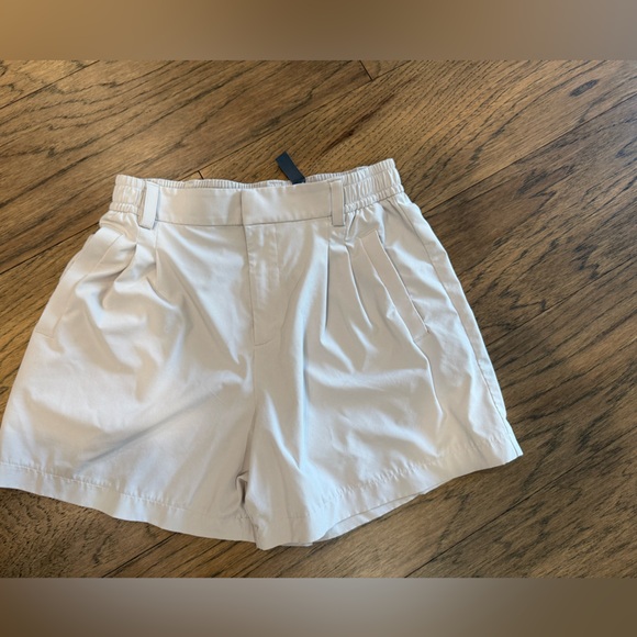 Vuori Villa Trouser Shorts - Picture 4 of 7